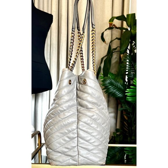 AUTHENTIC TORY BURCH GREY QUILTED LEATHER LARGE KIRA SHOULDER BAG - Picture 3 of 13